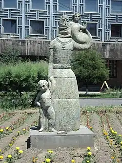 "Motherhood", ایروان،  ناحیه نور نورک