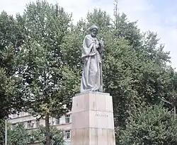 مجسمه ابن سینا