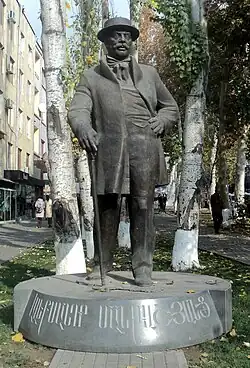 Ալեքսանդր Մանթաշյանի հուշարձանը Երևանում