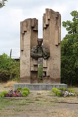 Նորայր Սիսակյանի հուշարձան