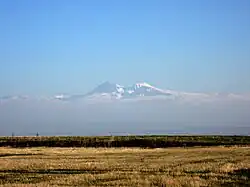 نمایی از قله آراگاتس