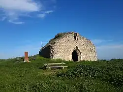 صومعه کاواکاوانک در نزدیکی روستا که در سال ۱۷۴۲ میلادی ساخته شده است
