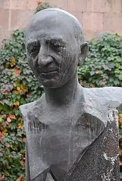 hy:Խաչիկ Դաշտենցի կիսանդրի (Երևան)