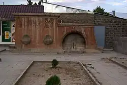 بنای چشمه یادبود جانباختگان جنگ جهانی دوم، آوشار