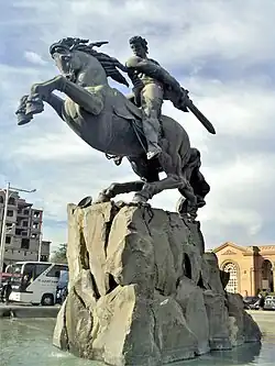مجسمه ساسونتسی داویت ایروان (معمار ام. مازمانیان, مجسمه‌ساز یرواند کوچار)