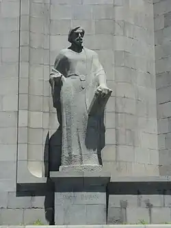 بنای یادبود توروس روسلین (Թորոս Ռոսլինի հուշարձան) در ایروان