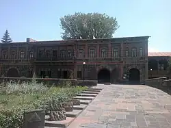 Ձիթողցյանների տուն گیومری