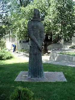 «Ղարաբաղցի կինը» քանդակը Երևանում