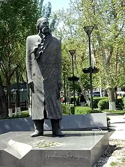 Վիլյամ Սարոյանի հուշարձան (Երևան), քանդակագործ՝ Դավիթ Երևանցի, ճարտարապետներ՝ Ռուբեն Հասրաթյան, Լևոն Իգիթյան