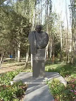 مجسمه یادبود تیگران پتروسیان
