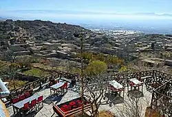 اقامتگاه بومگردی عمو دردی و نمایی از روستای باغچق
