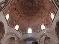 زیر گنبد شرقی (متعلق به دوره ایلخانی) که بنای گنبد ایرانی در آن بخوبی مشاهده می شود و تبدیل چهار ضلعی (مکعب بنای گنبدخانه) به هشت ضلعی که در کنج های آن فیل‌گوش (معماری) وجود دارد، نمایان است؛ این سازه سپس به دوازده ضلعی و سرانجام به دایره تبدیل می گردد که حجم گنبد برروی آن (رینگ گنبد) ساخته می شود