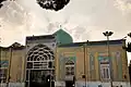 نمای نزدیک بنا