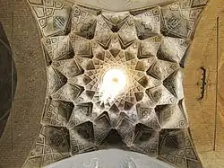سقف بازار جلوی کاروانسرا