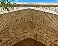 بخشی از آجرکاری های ایوان ورودی بنا