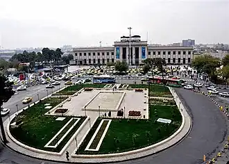 نمایی از ایستگاه و میدان راه آهن تهران