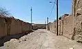 فضای درونی قلعه که متاسفانه اکنون کاربری مسکونی دارد و رسیدگی شایسته ای به آن نمی شود