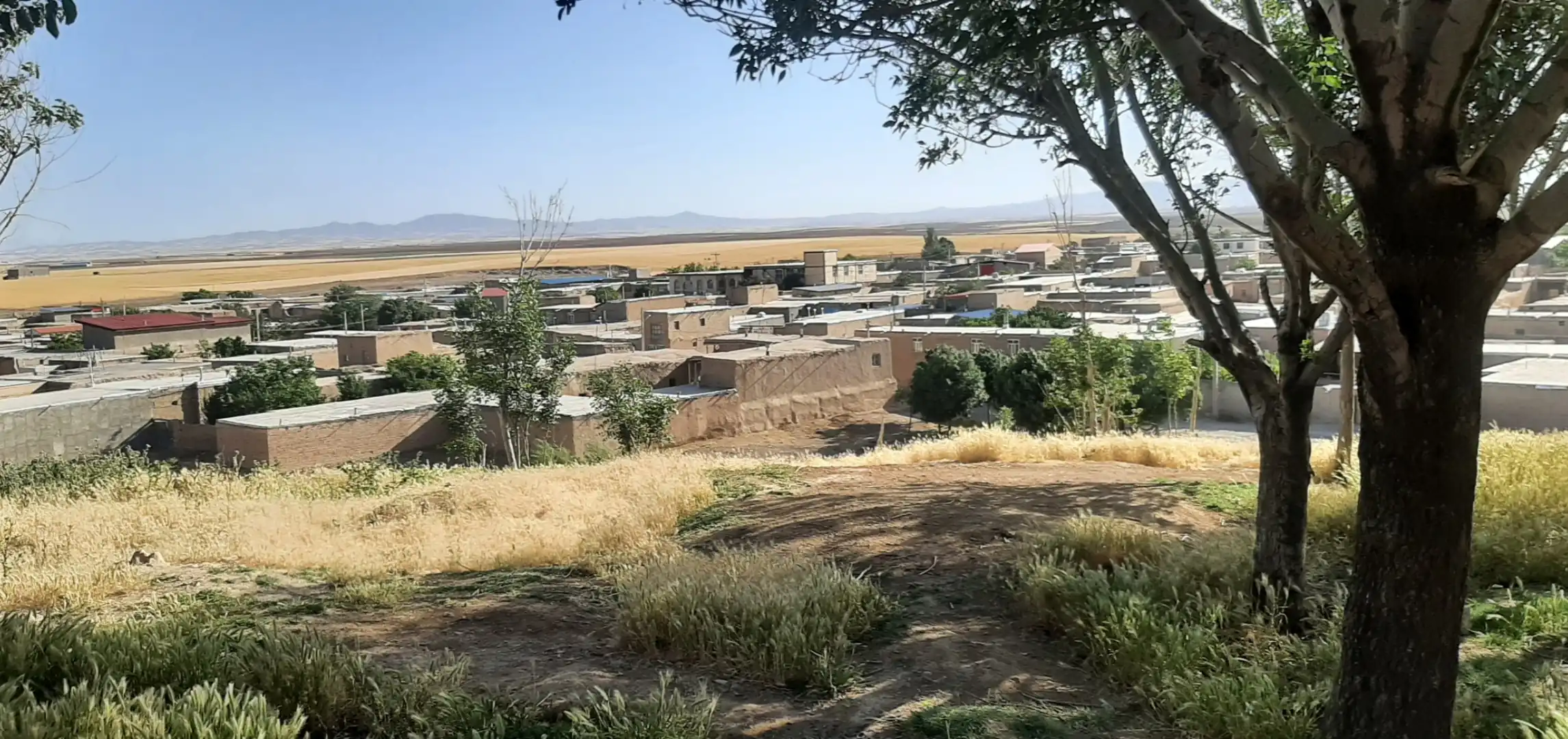 روستای قراگل از تپه قرمخانه