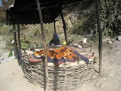 نان محلی زیارت، ابتدای جاده به سمت گرگان