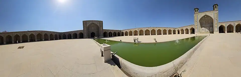 سراسرنمای مسجد وکیل