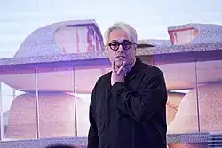 علیرضا تغابنی در حال سخنرانی در رویداد تداکس تهران - سالن
