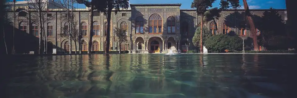 نمای بیرونی عمارت موزه مبارکه