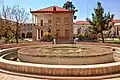 عمارت میانی مجموعه
