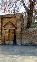 دربی تاریخی در ضلع شمالی مجموعه تاریخی قدمگاه