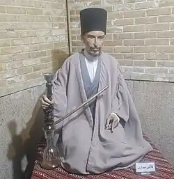 مجسمه قاآنی شیرازی در موزه زینتالملک شیراز
