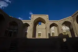 نمای درونی مدرسه علیا