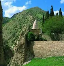 مقبره بابایادگار در روستای زرده