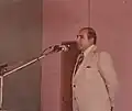 منوچهر سلیمی در حال سخنرانی در رودبار ۱۳۵۲، افتتاح سالن باشگاه جوانان