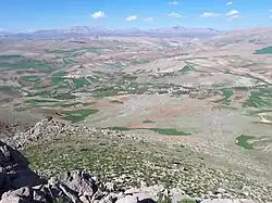 موقعیت روستای سنگ کر از ارتفاع میانه کوه گل اندام (گووڵەَ ناوو)روستا