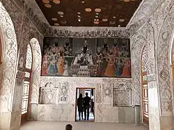 نقاشی اول سالن اصلی