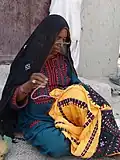 سوزن‌دوزی زن بلوچ