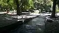 نمایی از داخل باغ چشمه بلقیس، رودخانه باغ
