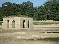 کاخ عباس آباد درفصل تابستان ماه مرداد
