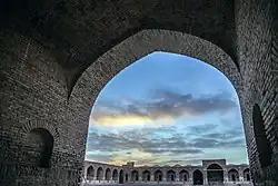 کاروانسرای دیر گچین، معماری عصر ساسانی و بازسازی شده در دوره‌های سلجوقی، صفوی، قاجار و معاصر.