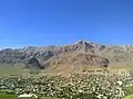 نمای فریدون‌شهر از تپهٔ تاتاشْویلی در فصل تابستان