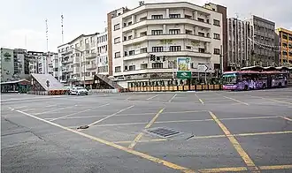 خیابان انقلاب تقاطع خیابان ولیعصر