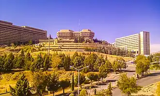 نمایی از خوابگاه‌های پسرانه مفتح و چمران، پردیس علوم انسانی، کتابخانه مرکزی و سالن غذاخوری اصلی دانشگاه
