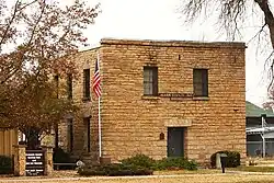 زندان سابق آلن کانتی یکی از نمادهای ایولا است.