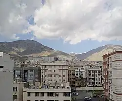دیدگاه محلهٔ سیمون بولیوار به سوی شمال (رشته کوه البرز)