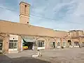 نمای کج از کاروانسرا