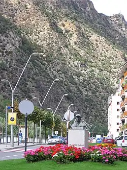 بالاتنه of Jordi Blanco near the street in Sant Julià de Lòria