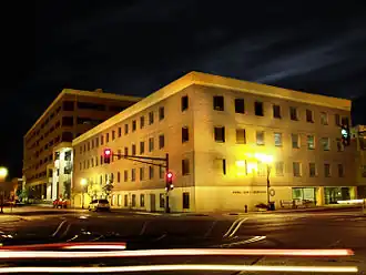 The Anoka County Courthouse and Government Center in downtown آنوکا، مینه‌سوتا, July 2009