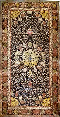 اردبیل فرش ایران مورخ ۹۴۶ هجری قمری است. V&A Museum هیچ. ۲۷۲-۱۸۹۳. © موزه ویکتوریا و آلبرت لندن