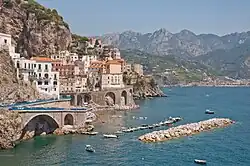 Amalfi coast near ناپل.