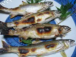 شیرین‌ماهی کباب شده با نمک