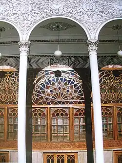 نمای نزدیک هشتی